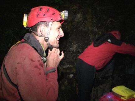 Speolog ungur, accidentat şi blocat într-o peşteră din Padiş (FOTO)